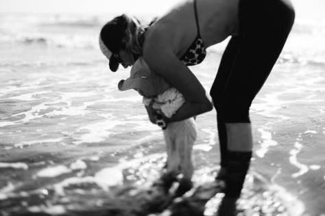 beach baby toes in water bw